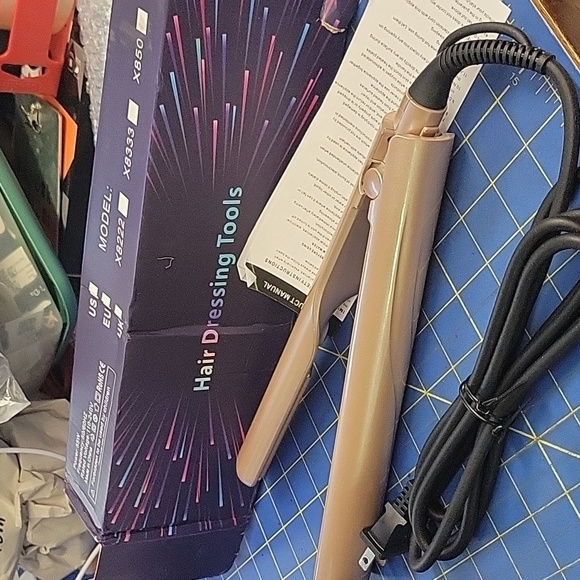 2-in-1 Hair Straightener and Curler Rose Gold - Picture 4 of 4